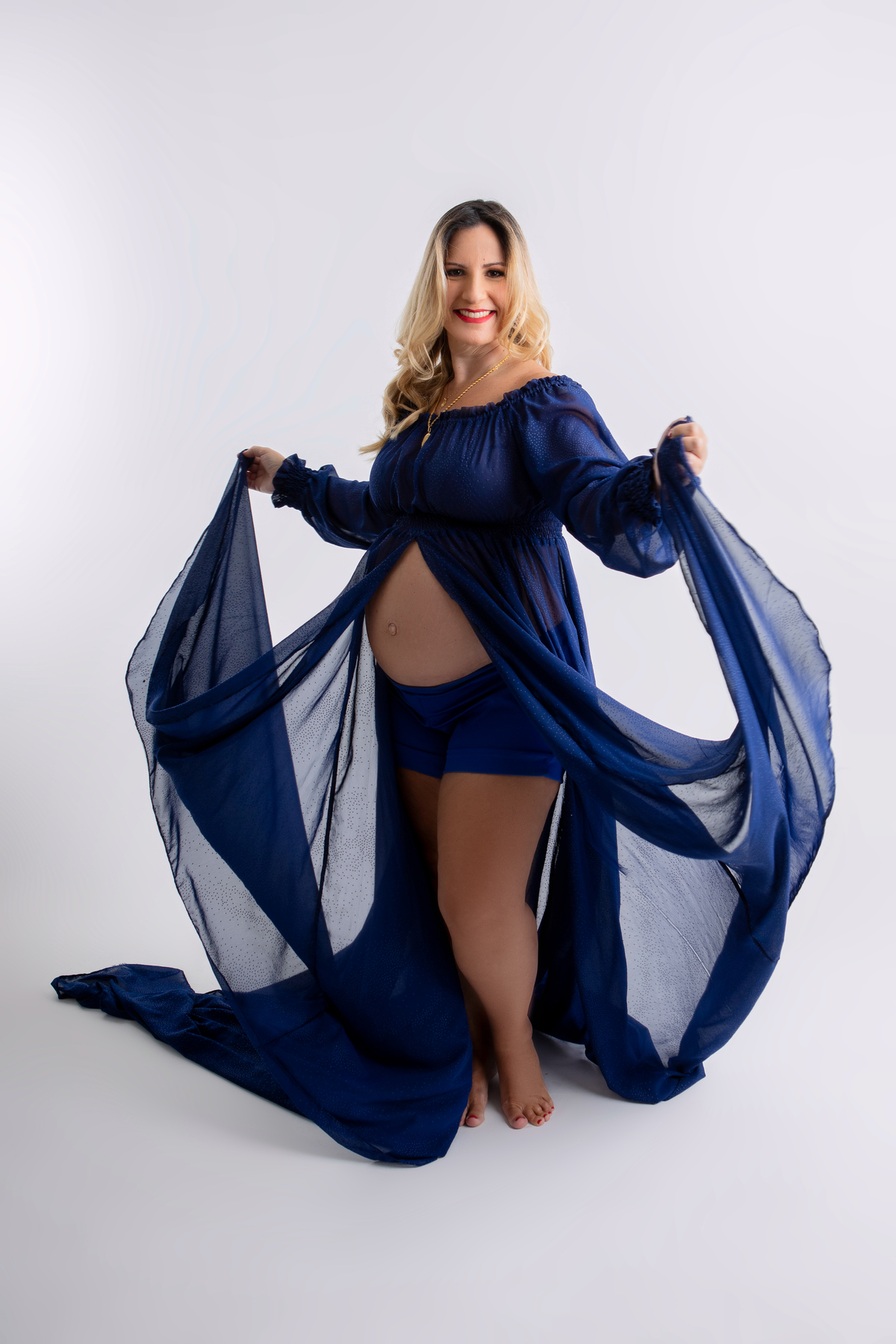 gestante fazendo movimento com vestido