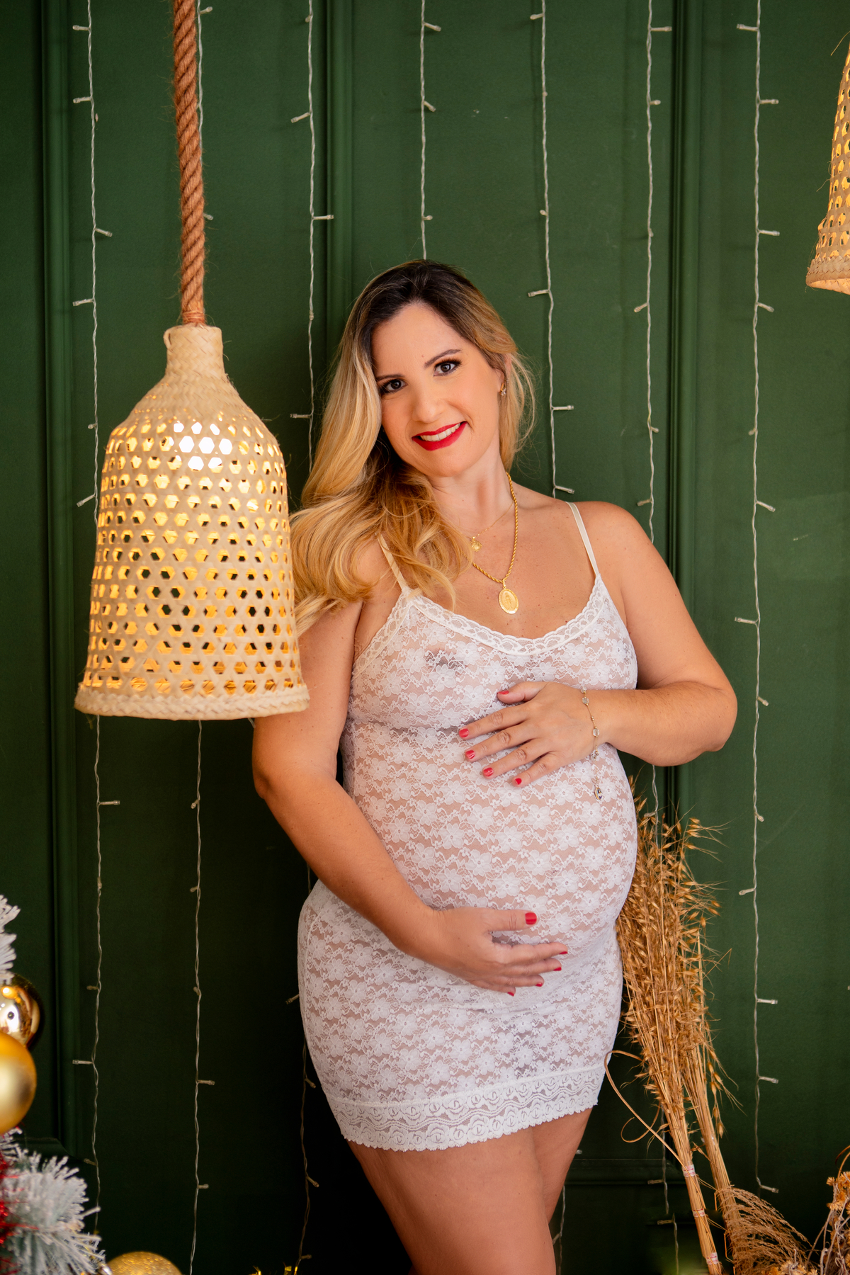 gestante abraçando a barriga