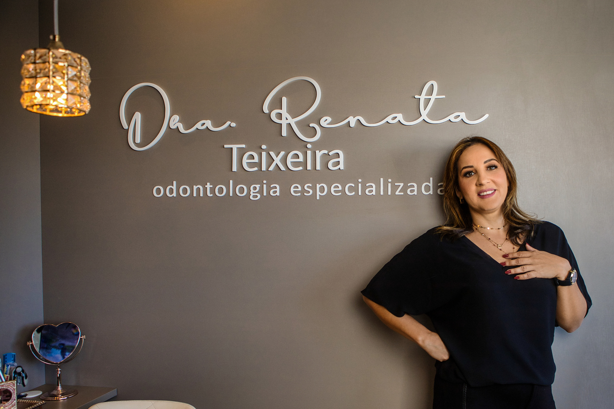 odontologista representando sua clínica e profissão