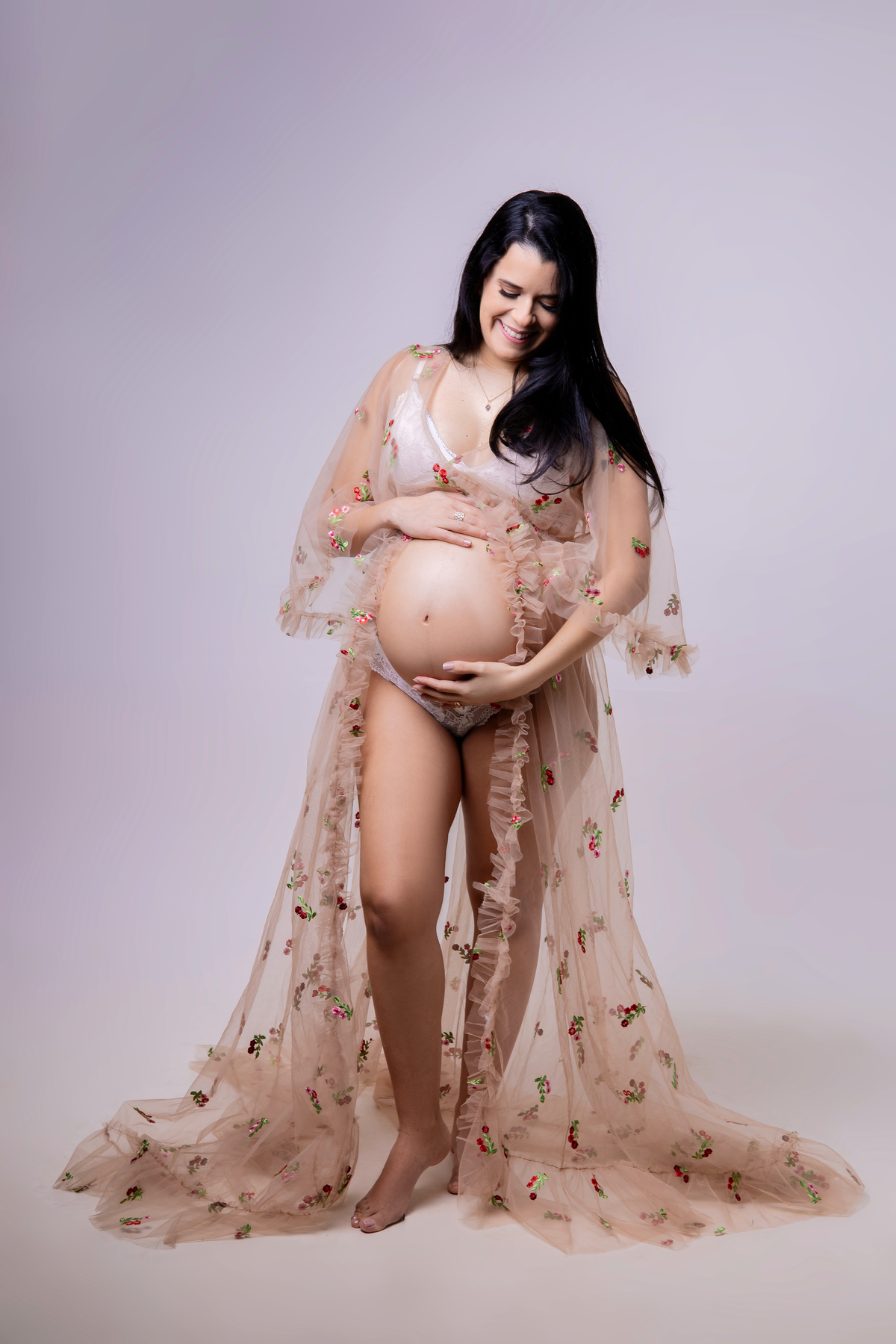 gestante abraçando a barriga