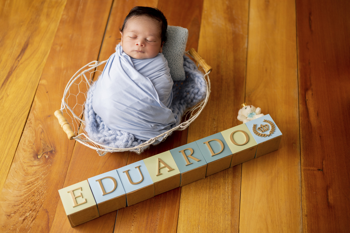 wrap newborn azul e props cesta com seu nome