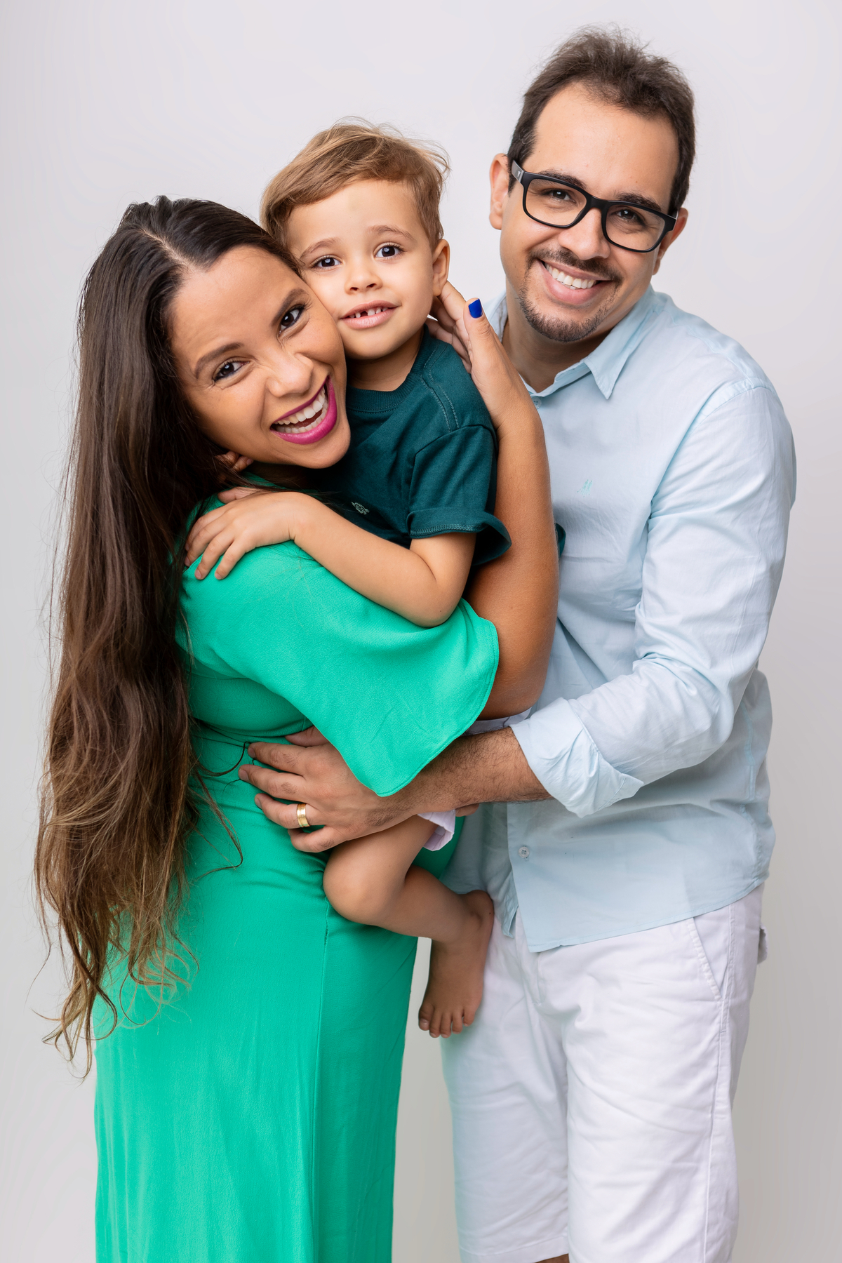 gestante e família felizes