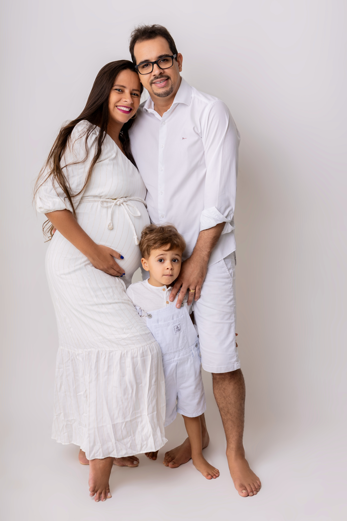 gestante e família felizes