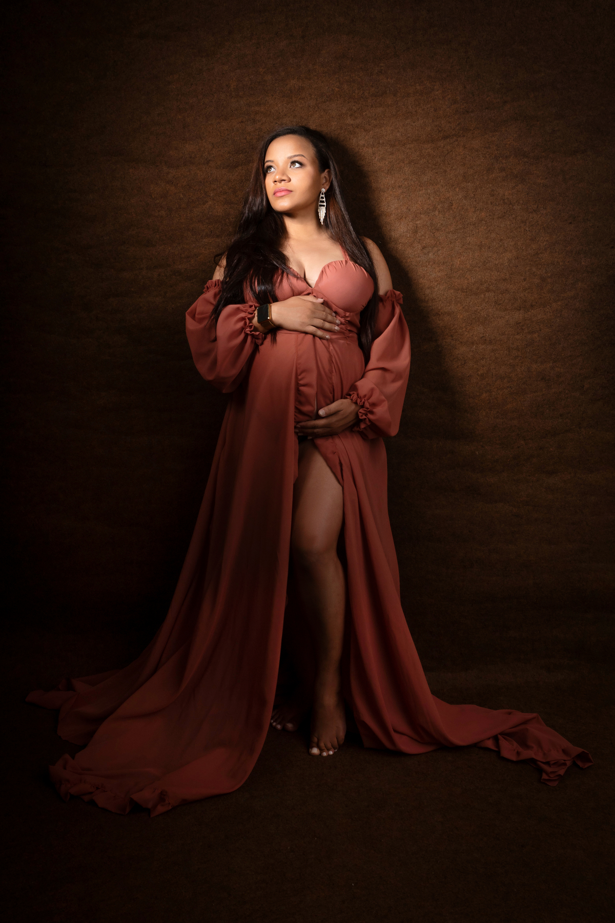 gestante abraçando a barriga