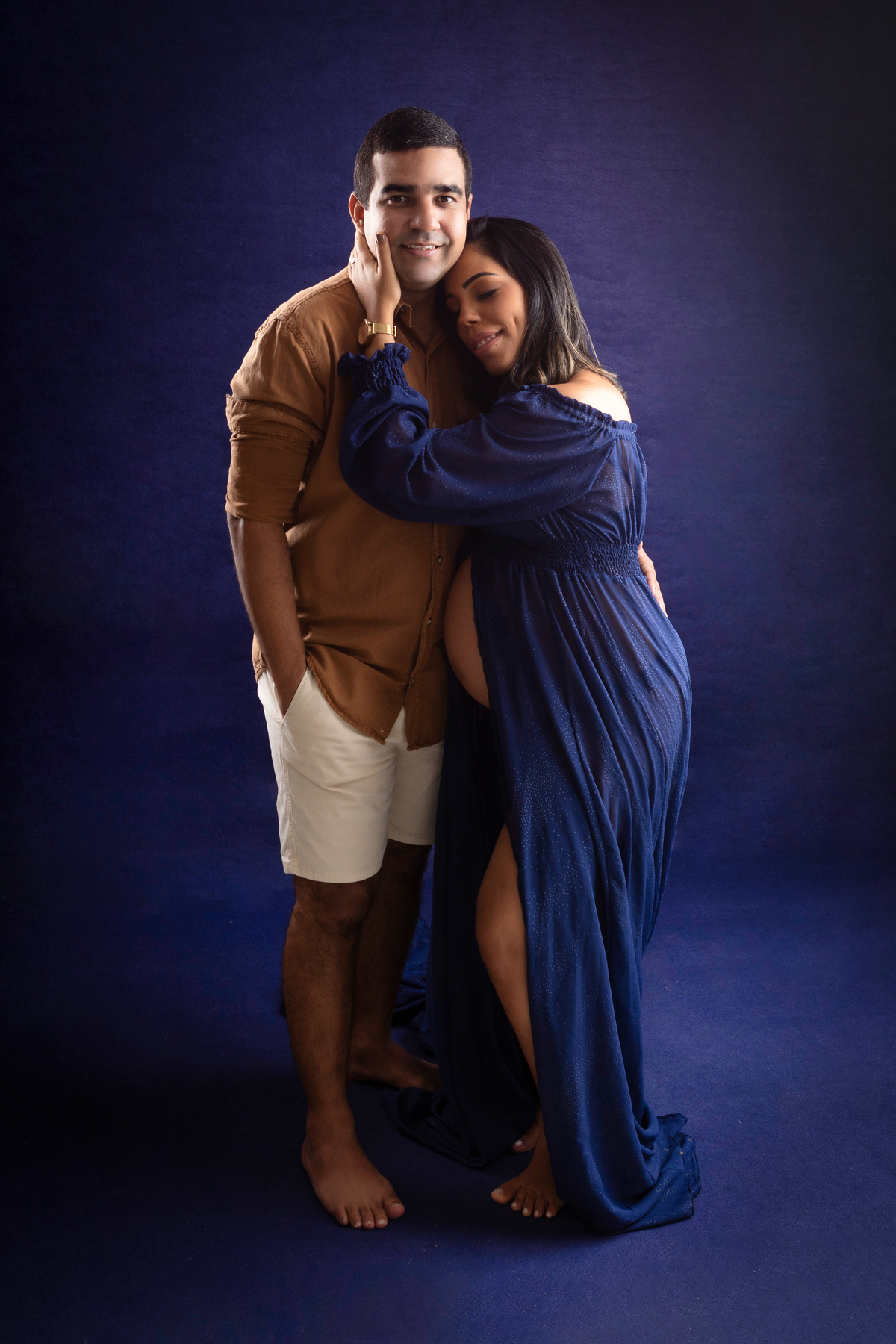 gestante abraçando o papai