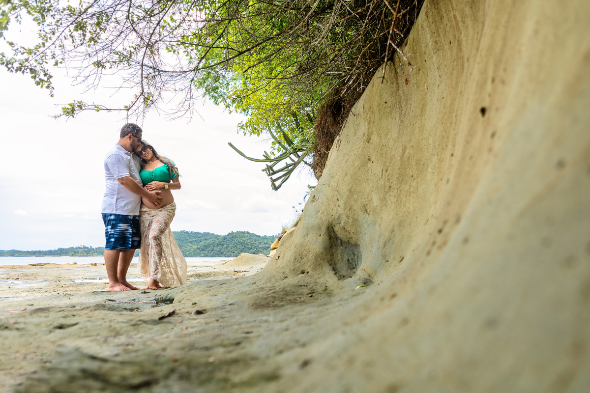 gestante e papai tocando na barriga