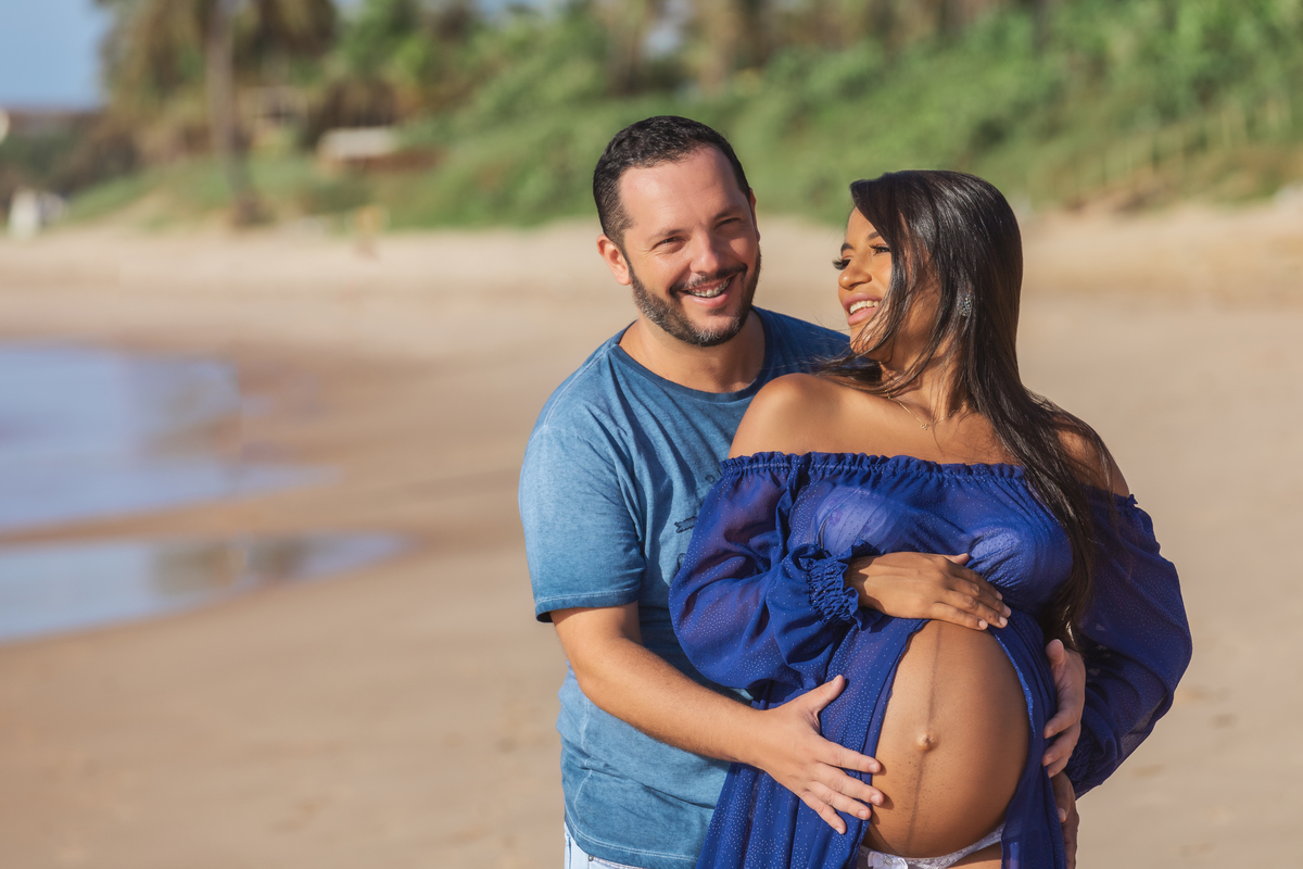 papai tocando na barriga da gestante