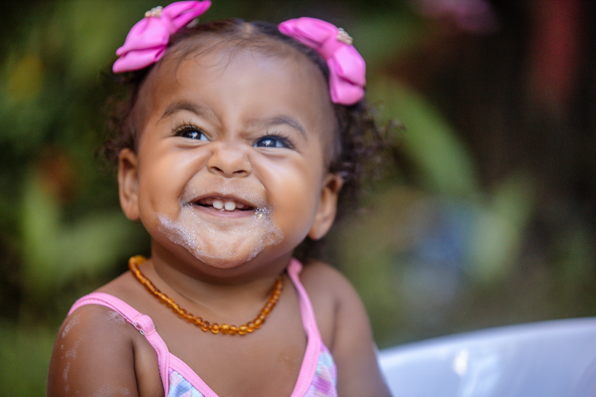 bebê mostrando seus dentinhos