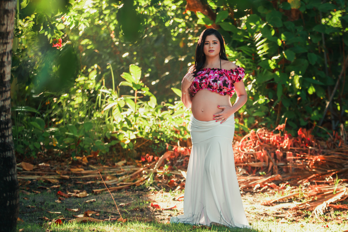 ensaio de gestante com pai no campo