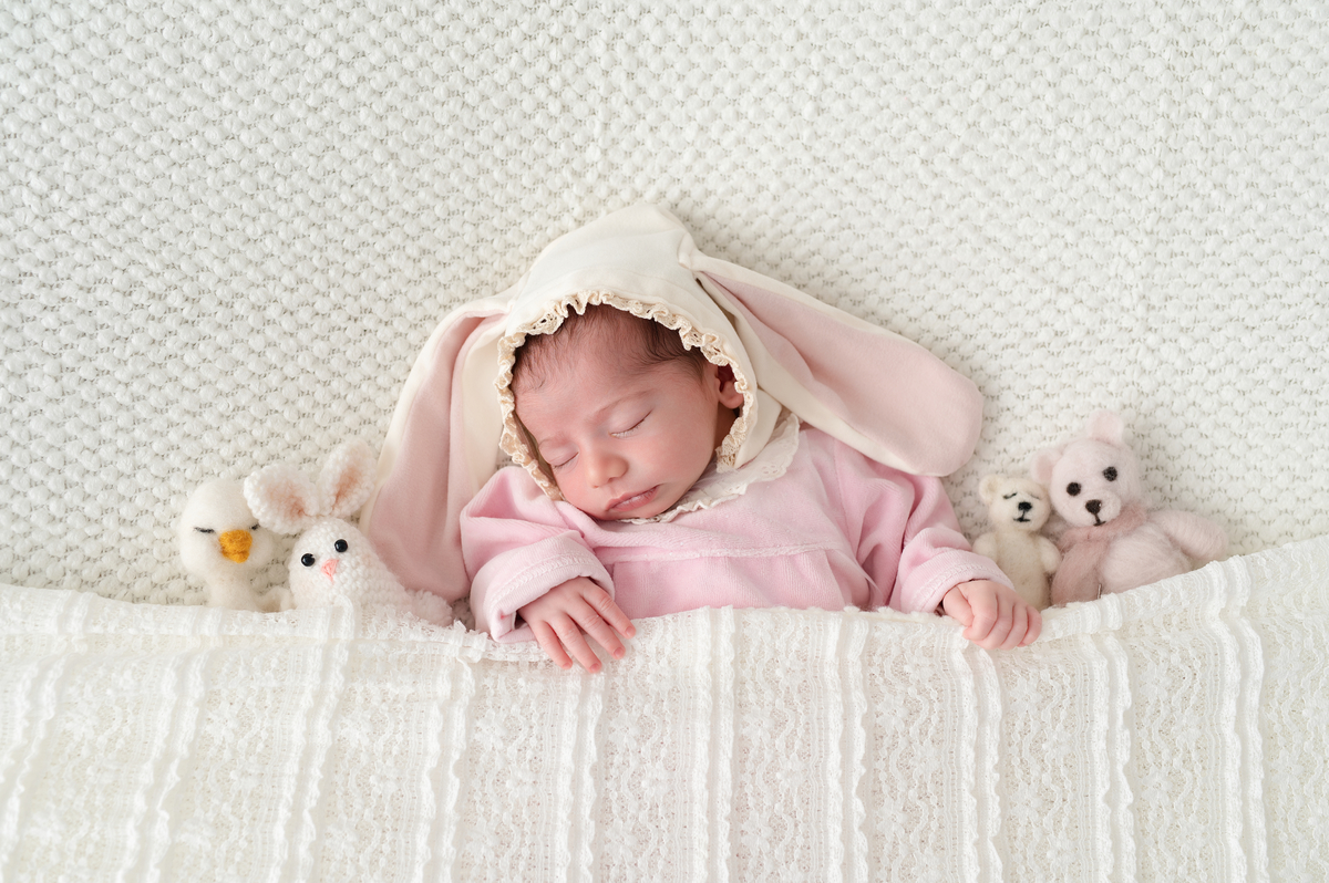 Sessão newborn em estúdio no Algarve.