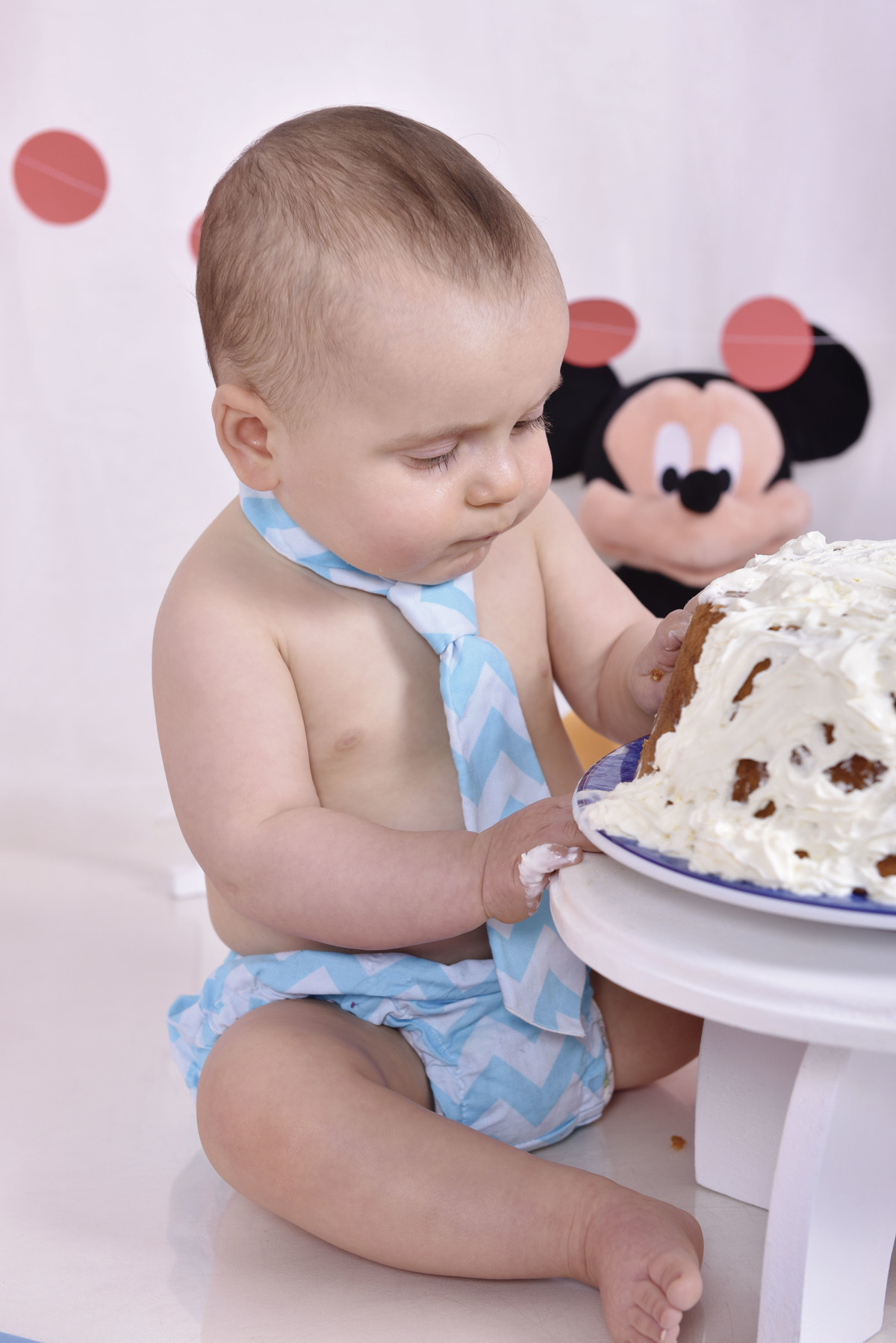 melhorfotografabebe,estudiofotografia,amormaior, odeceixemaravilha,Algarve,fotografiasmashthecake,sweetbabyfotografia,gravata,cenarioencantador,bolo,susananovaisfotografia,asmaisbonitasfotografias,mickey,bandeirinhas,baloes