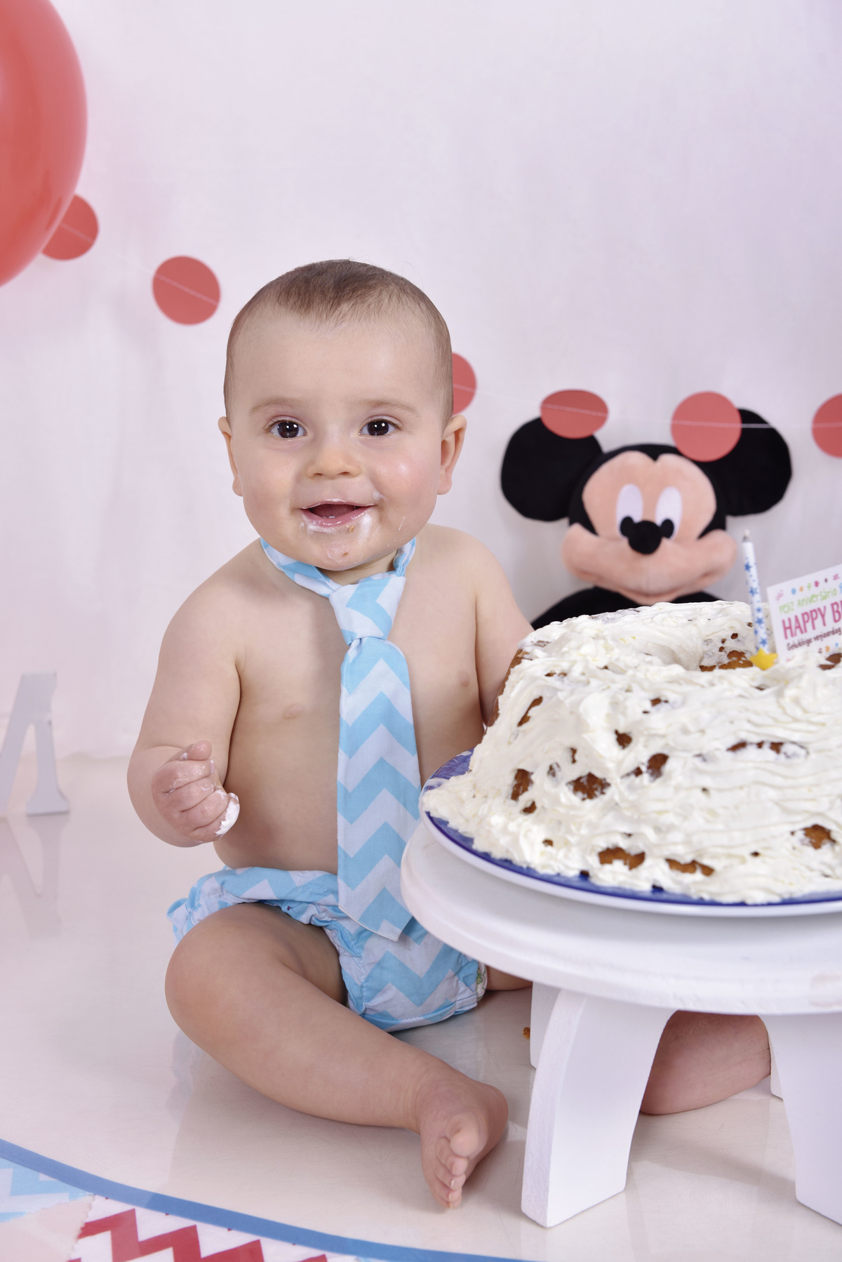 melhorfotografabebe,estudiofotografia,amormaior, odeceixemaravilha,Algarve,fotografiasmashthecake,sweetbabyfotografia,gravata,cenarioencantador,bolo,susananovaisfotografia,asmaisbonitasfotografias,mickey,bandeirinhas,baloes