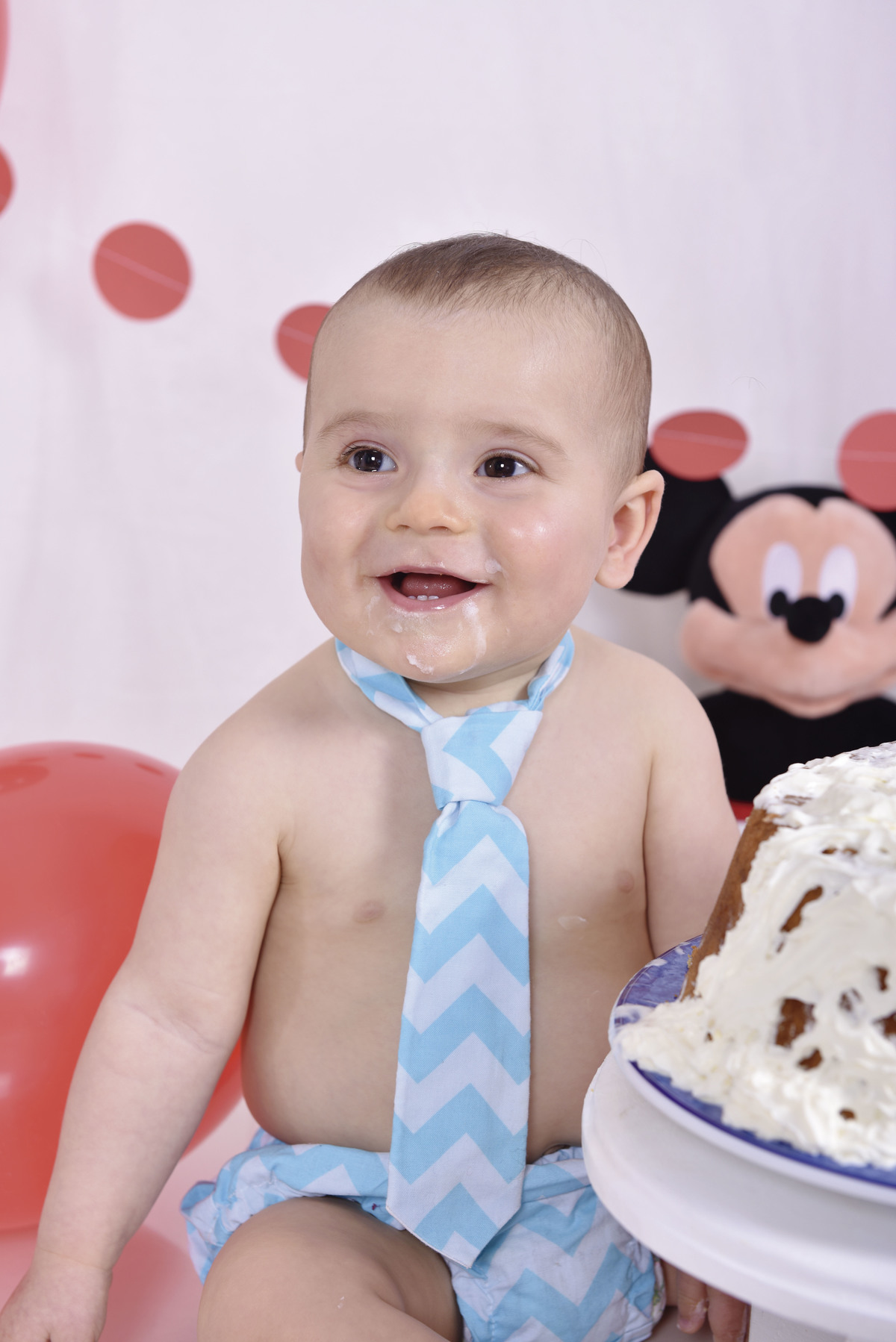 melhorfotografabebe,estudiofotografia,amormaior, odeceixemaravilha,Algarve,fotografiasmashthecake,sweetbabyfotografia,gravata,cenarioencantador,bolo,susananovaisfotografia,asmaisbonitasfotografias,mickey,bandeirinhas,baloes