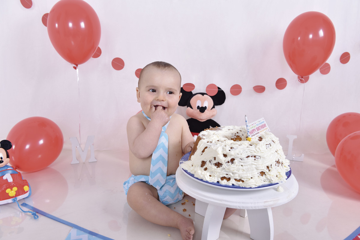 melhorfotografabebe,estudiofotografia,amormaior, odeceixemaravilha,Algarve,fotografiasmashthecake,sweetbabyfotografia,gravata,cenarioencantador,bolo,susananovaisfotografia,asmaisbonitasfotografias,mickey,bandeirinhas,baloes