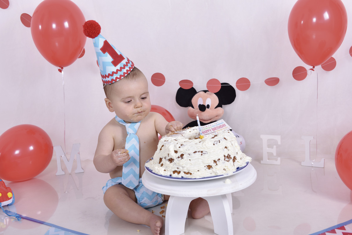 melhorfotografabebe,estudiofotografia,amormaior, odeceixemaravilha,Algarve,fotografiasmashthecake,sweetbabyfotografia,gravata,cenarioencantador,bolo,susananovaisfotografia,asmaisbonitasfotografias,mickey,bandeirinhas,baloes