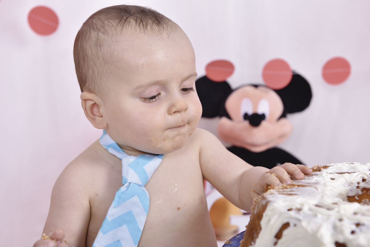 melhorfotografabebe,estudiofotografia,amormaior, odeceixemaravilha,Algarve,fotografiasmashthecake,sweetbabyfotografia,gravata,cenarioencantador,bolo,susananovaisfotografia,asmaisbonitasfotografias,mickey,bandeirinhas,baloes