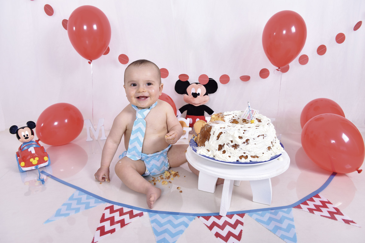 melhorfotografabebe,estudiofotografia,amormaior, odeceixemaravilha,Algarve,fotografiasmashthecake,sweetbabyfotografia,gravata,cenarioencantador,bolo,susananovaisfotografia,asmaisbonitasfotografias,mickey,bandeirinhas,baloes