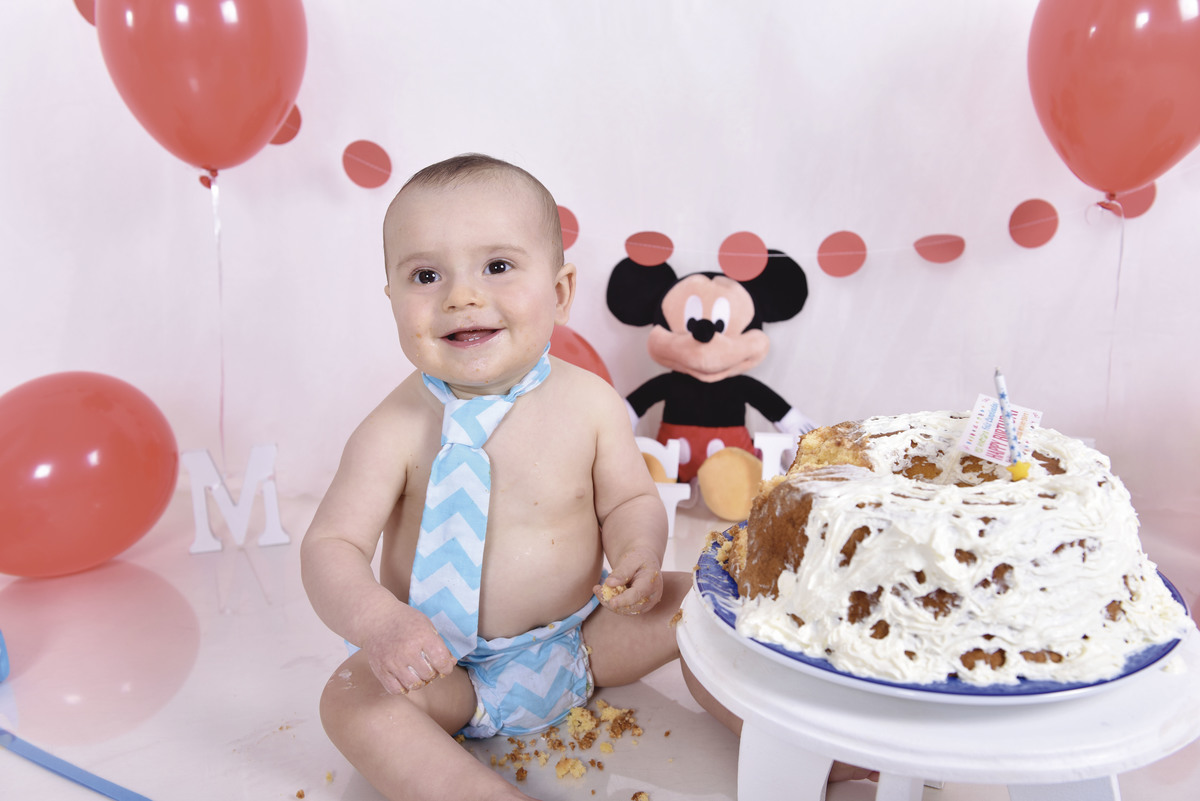 melhorfotografabebe,estudiofotografia,amormaior, odeceixemaravilha,Algarve,fotografiasmashthecake,sweetbabyfotografia,gravata,cenarioencantador,bolo,susananovaisfotografia,asmaisbonitasfotografias,mickey,bandeirinhas,baloes