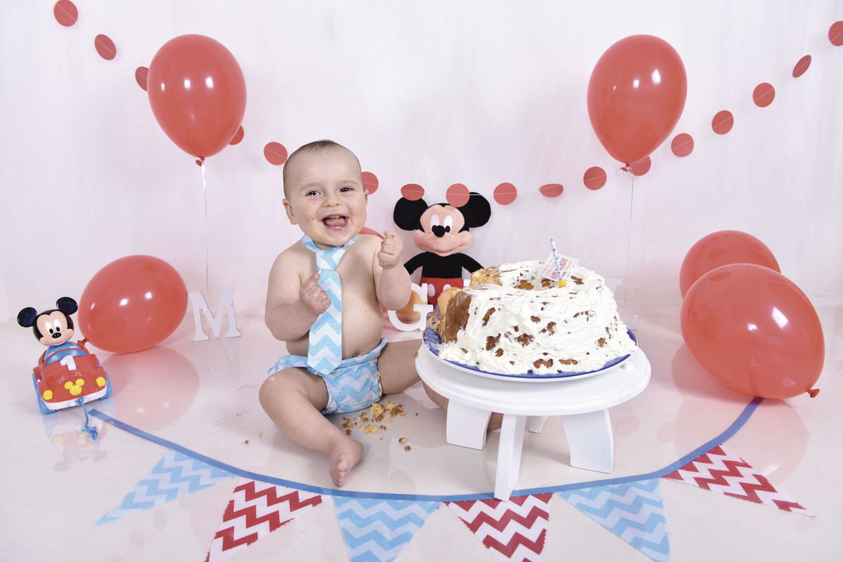 melhorfotografabebe,estudiofotografia,amormaior, odeceixemaravilha,Algarve,fotografiasmashthecake,sweetbabyfotografia,gravata,cenarioencantador,bolo,susananovaisfotografia,asmaisbonitasfotografias,mickey,bandeirinhas,baloes