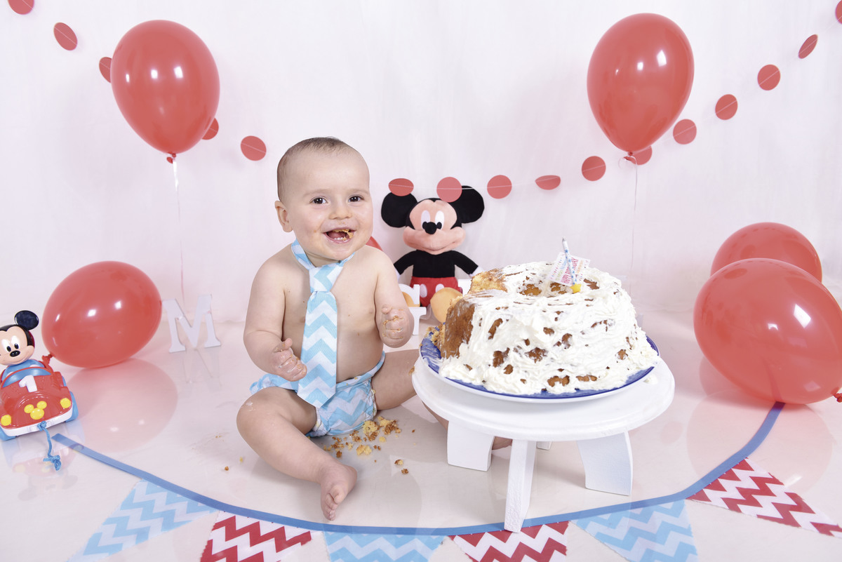 melhorfotografabebe,estudiofotografia,amormaior, odeceixemaravilha,Algarve,fotografiasmashthecake,sweetbabyfotografia,gravata,cenarioencantador,bolo,susananovaisfotografia,asmaisbonitasfotografias,mickey,bandeirinhas,baloes