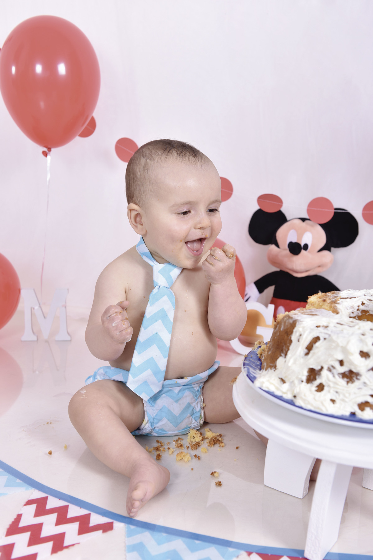 melhorfotografabebe,estudiofotografia,amormaior, odeceixemaravilha,Algarve,fotografiasmashthecake,sweetbabyfotografia,gravata,cenarioencantador,bolo,susananovaisfotografia,asmaisbonitasfotografias,mickey,bandeirinhas,baloes