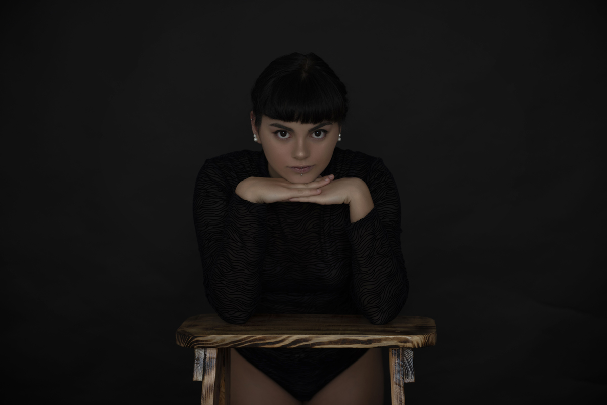 mulher,elegancia,retrato,sessaofeminina,contornocorpo,melhorfotografademulher,estudio,susananovaisfotografia,asmaisbelasfotografiasde mulher,corpo