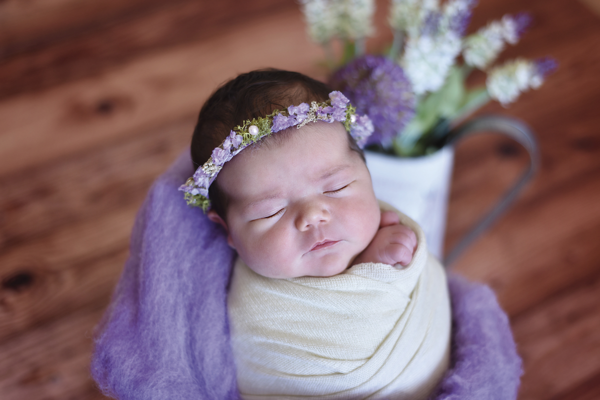 booknewborn,roxo,bebenobalde,coroaflores,maternidade,fotografiafamilia