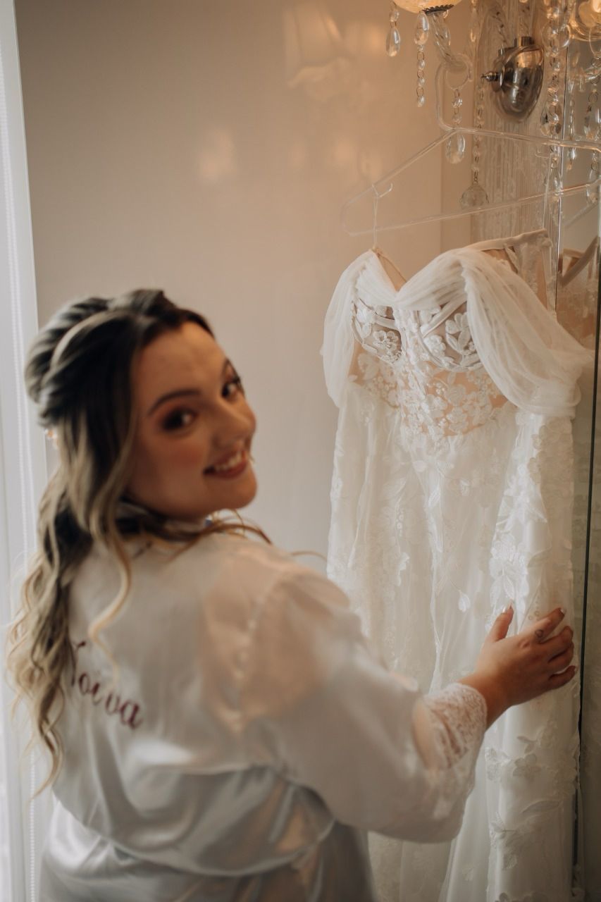 making of noiva hellen studio de maquiagem beauty leve iluminadora penteado semi preso vestido