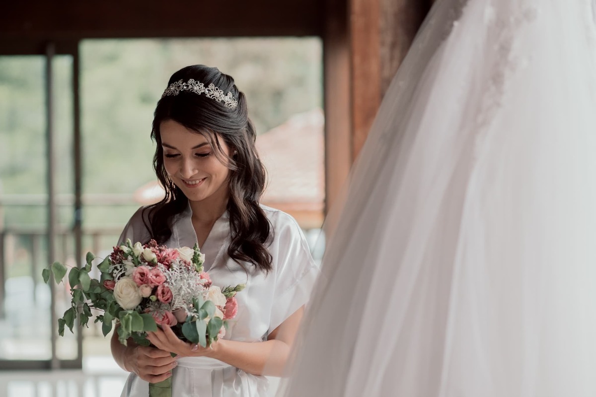 making of noiva ju laggus maquiagem beauty leve iluminadora penteado semi preso