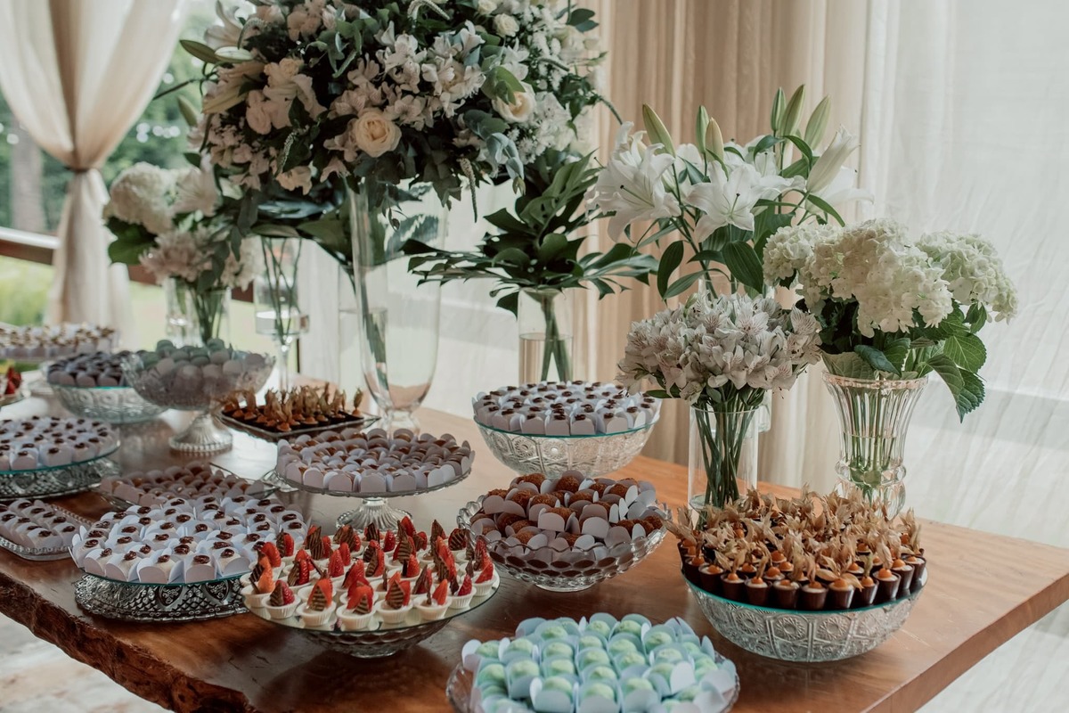 mesa de doces flor de angelina decorações