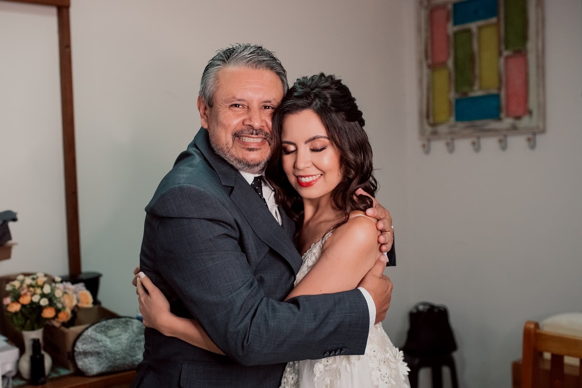 making of noiva damaris chacara krzak maquiagem beauty leve iluminadora penteado semi preso pai da noiva first look