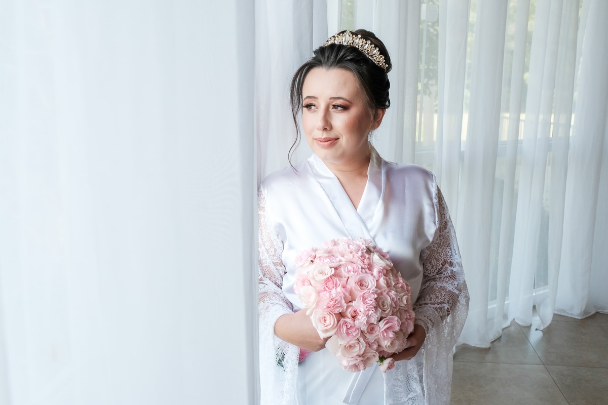 making of noiva mariele chacara illustratti maquiagem beauty leve iluminadora penteado coque classico