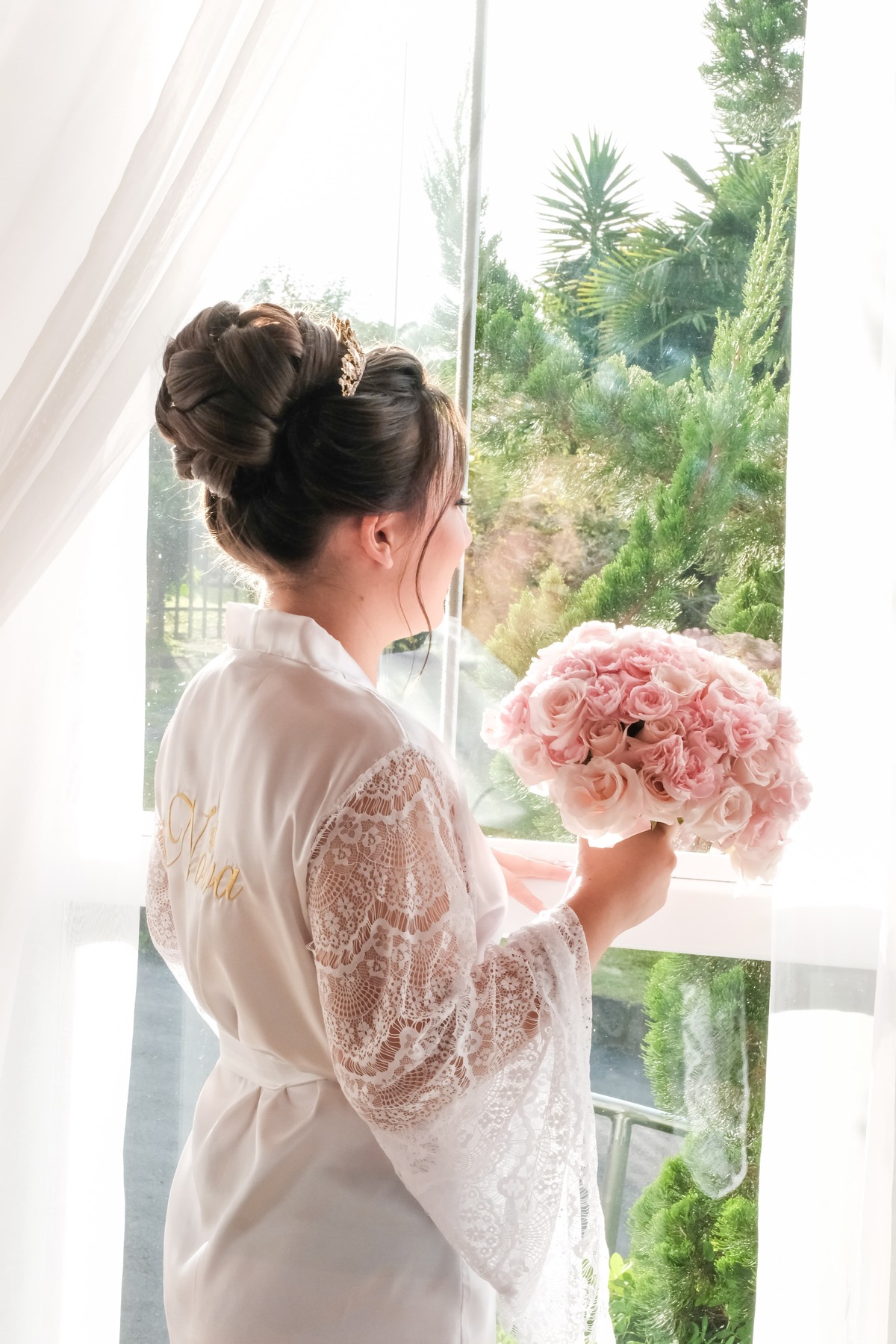 making of noiva mariele chacara illustratti maquiagem beauty leve iluminadora penteado coque classico fernanda souza