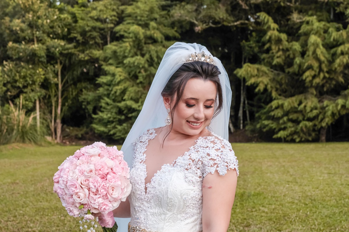 making of noiva mariele chacara illustratti maquiagem beauty leve iluminadora penteado coque classico fernanda souza