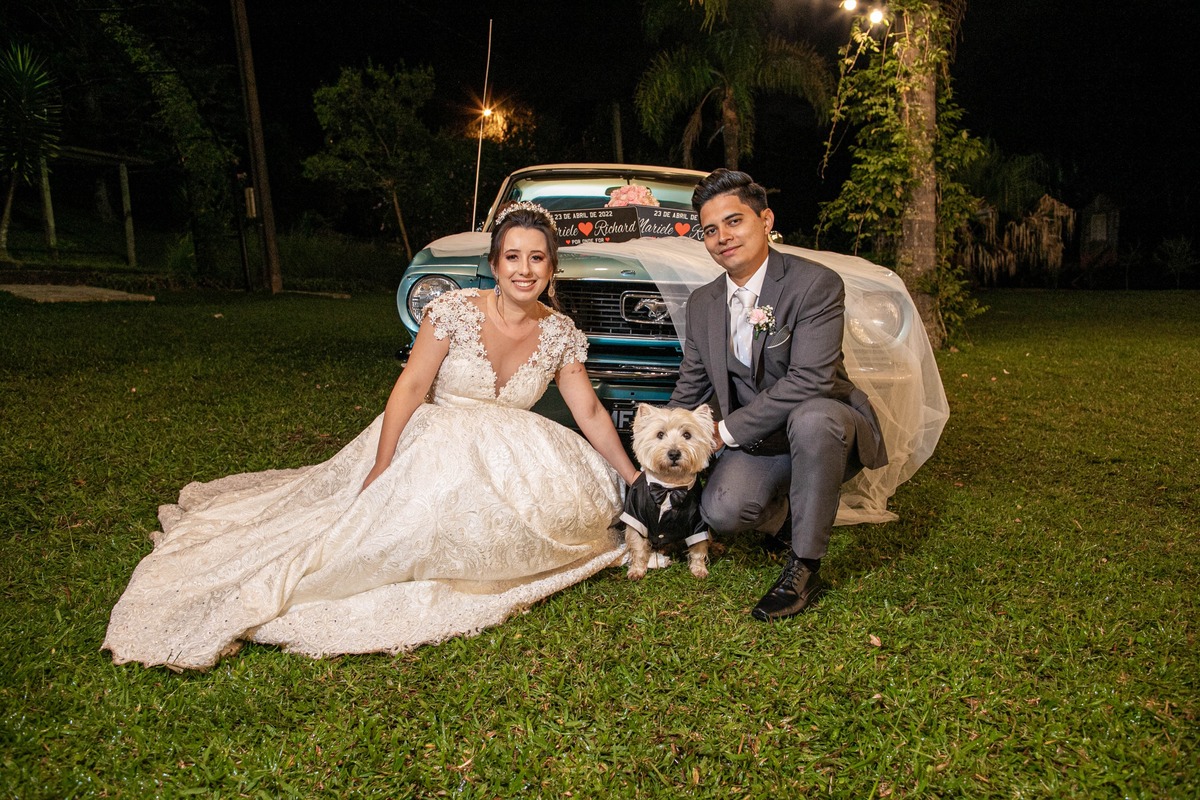 casamento noiva mariele chacara illustratti maquiagem beauty leve iluminadora penteado coque classico  cachorro na cerimonia