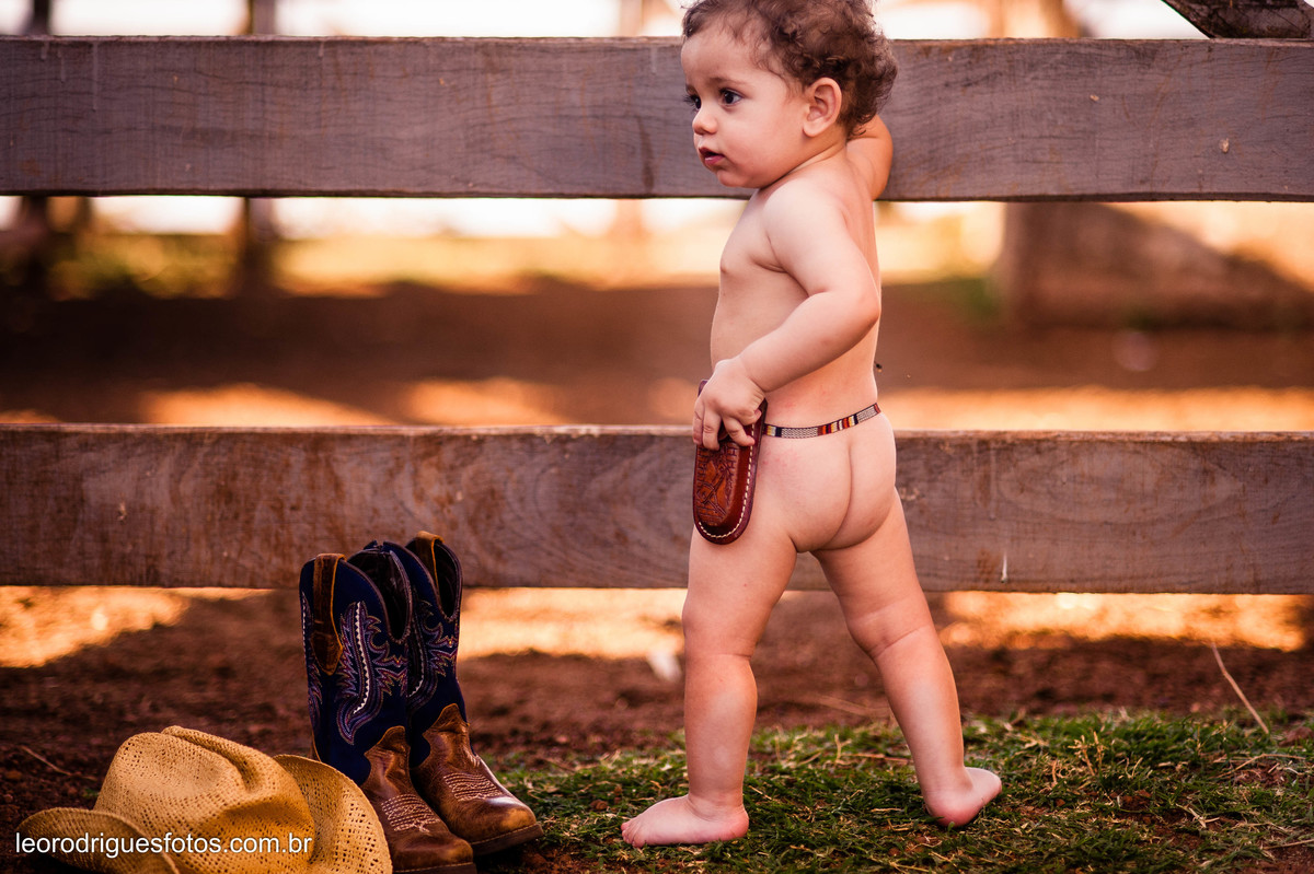 um aninho, book de criança, criança, fotos de criança, fotos de aniversario, fotos de criança em fazenda, fazenda, book na fazenda, book de criança na fazenda, fotos criativas de criança, fotos criativas de criança na fazenda 
