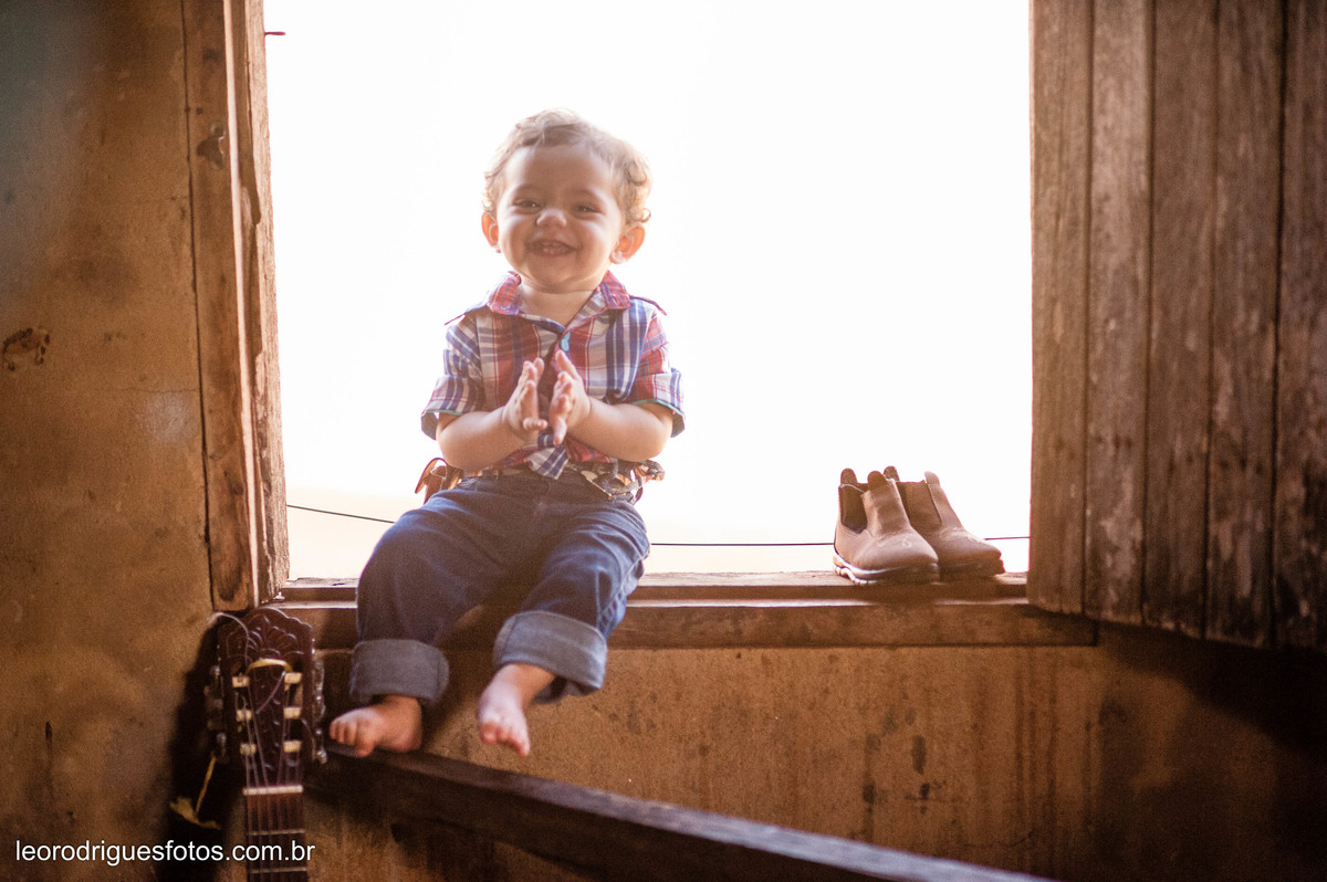 um aninho, book de criança, criança, fotos de criança, fotos de aniversario, fotos de criança em fazenda, fazenda, book na fazenda, book de criança na fazenda, fotos criativas de criança, fotos criativas de criança na fazenda 