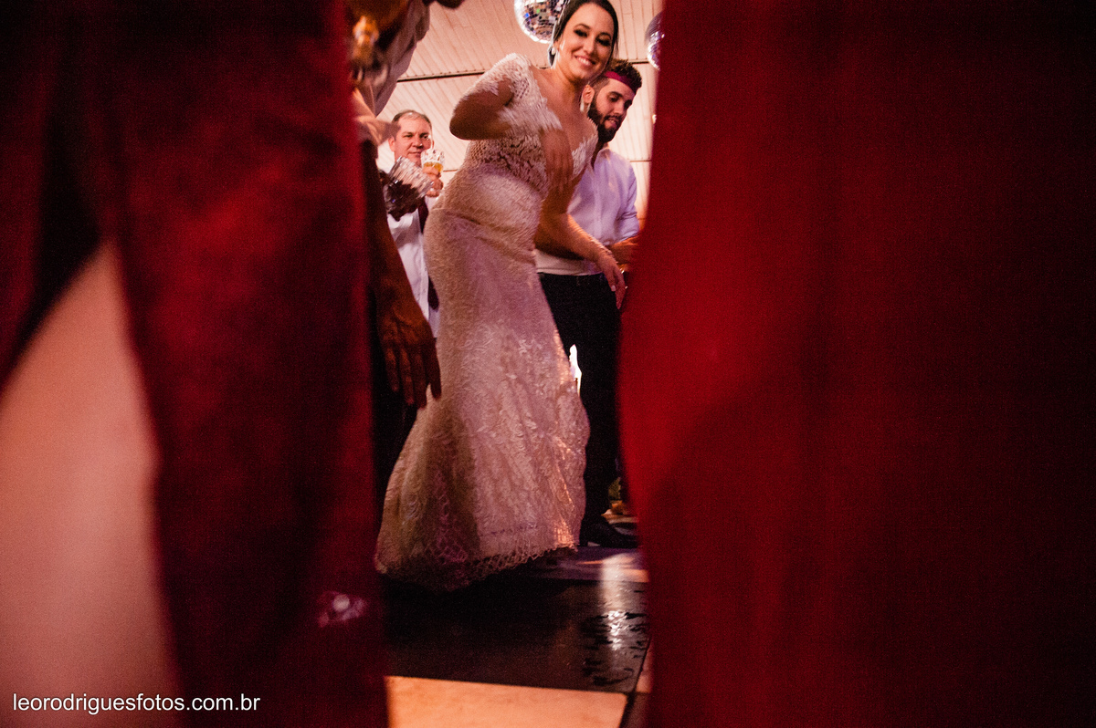 wedding, casamento, making off do noivo,  making off do noiva, casamento de policial em uberaba mg, casamento igreja são domingos uberaba mg, recepção casa do folclore uberaba mg, fotos criativas de casamento