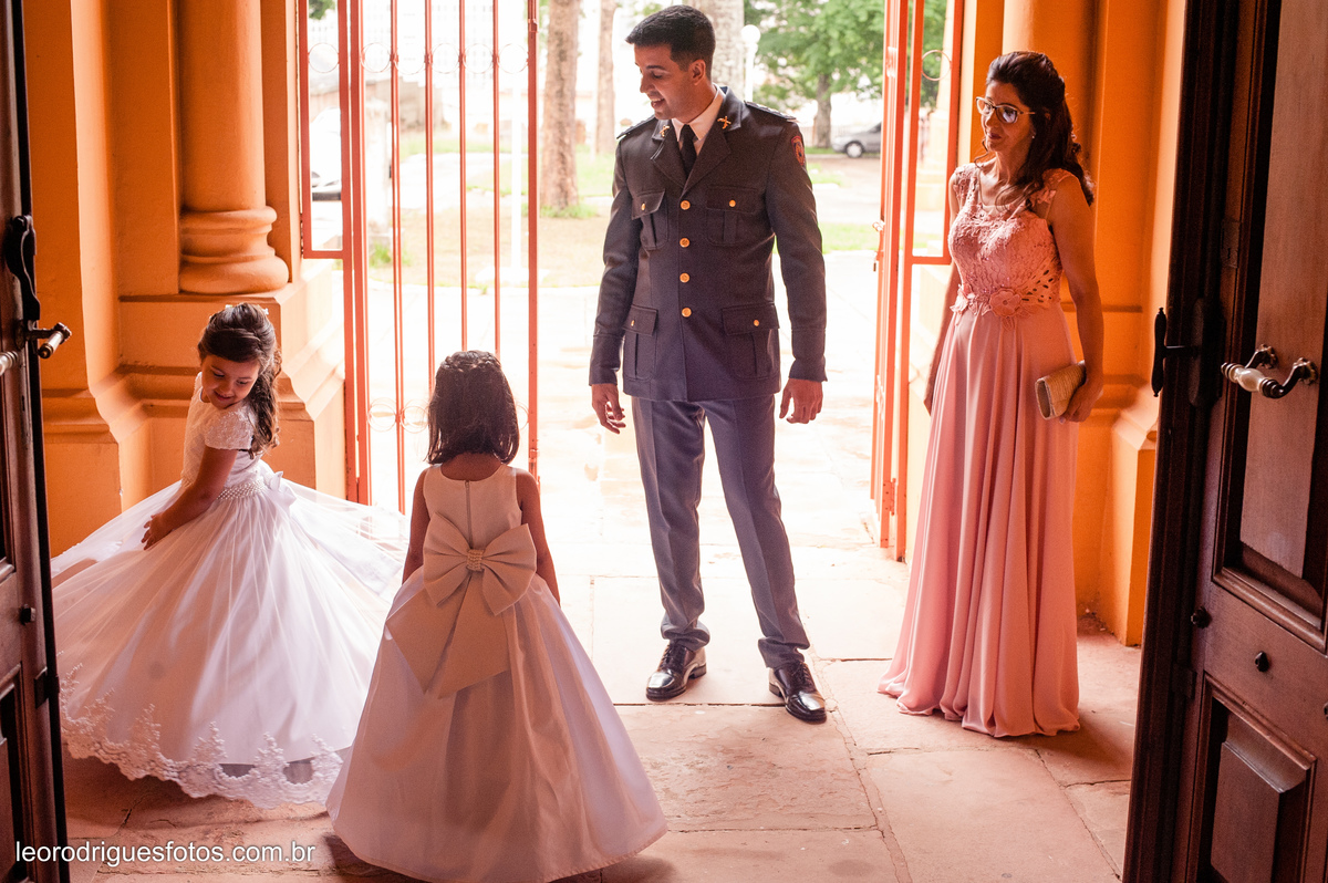 wedding, casamento, making off do noivo,  making off do noiva, casamento de policial em uberaba mg, casamento igreja são domingos uberaba mg, recepção casa do folclore uberaba mg, fotos criativas de casamento