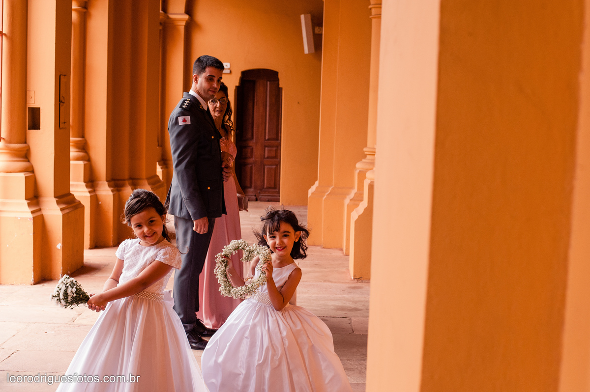 wedding, casamento, making off do noivo,  making off do noiva, casamento de policial em uberaba mg, casamento igreja são domingos uberaba mg, recepção casa do folclore uberaba mg, fotos criativas de casamento