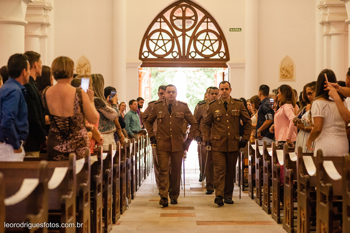 wedding, casamento, making off do noivo,  making off do noiva, casamento de policial em uberaba mg, casamento igreja são domingos uberaba mg, recepção casa do folclore uberaba mg, fotos criativas de casamento