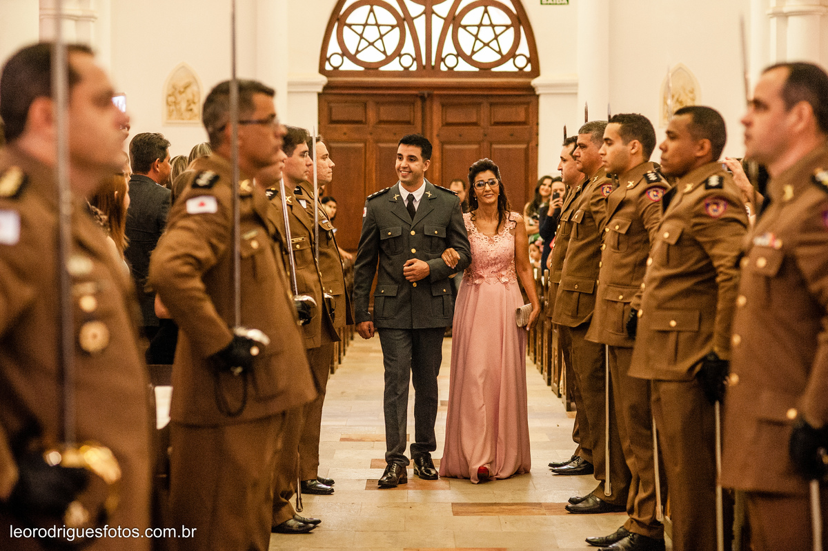 wedding, casamento, making off do noivo,  making off do noiva, casamento de policial em uberaba mg, casamento igreja são domingos uberaba mg, recepção casa do folclore uberaba mg, fotos criativas de casamento