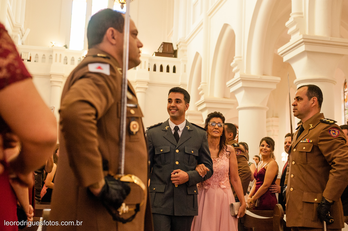 wedding, casamento, making off do noivo,  making off do noiva, casamento de policial em uberaba mg, casamento igreja são domingos uberaba mg, recepção casa do folclore uberaba mg, fotos criativas de casamento