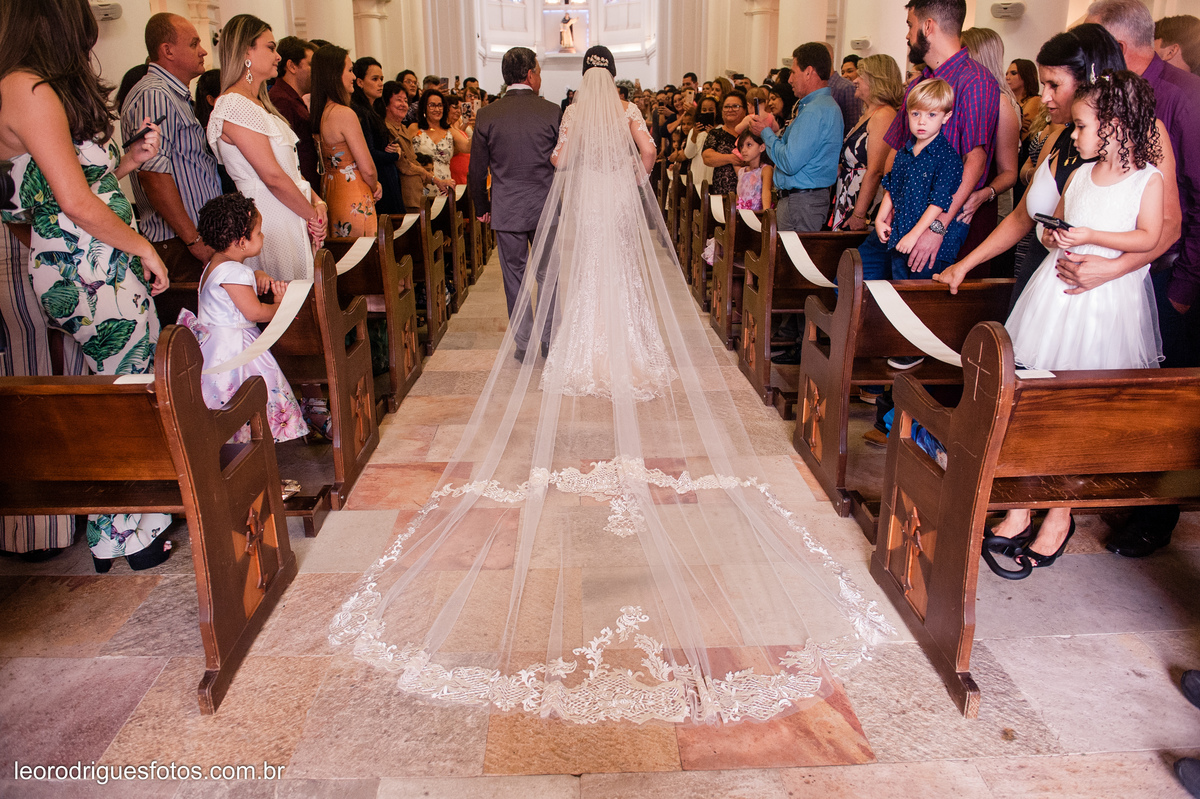 wedding, casamento, making off do noivo,  making off do noiva, casamento de policial em uberaba mg, casamento igreja são domingos uberaba mg, recepção casa do folclore uberaba mg, fotos criativas de casamento