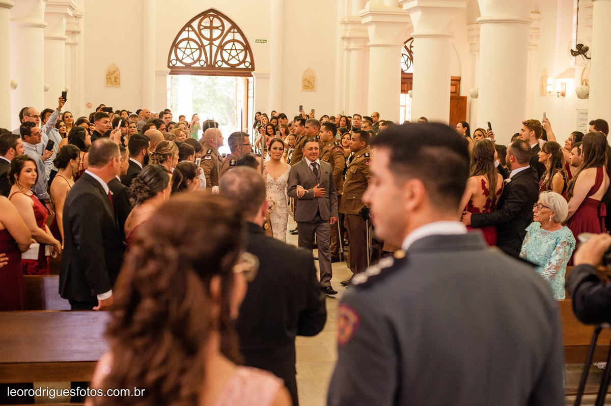wedding, casamento, making off do noivo,  making off do noiva, casamento de policial em uberaba mg, casamento igreja são domingos uberaba mg, recepção casa do folclore uberaba mg, fotos criativas de casamento