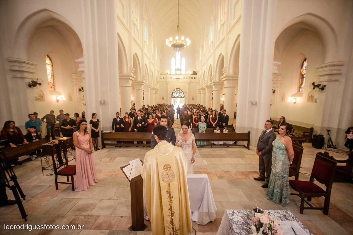 wedding, casamento, making off do noivo,  making off do noiva, casamento de policial em uberaba mg, casamento igreja são domingos uberaba mg, recepção casa do folclore uberaba mg, fotos criativas de casamento