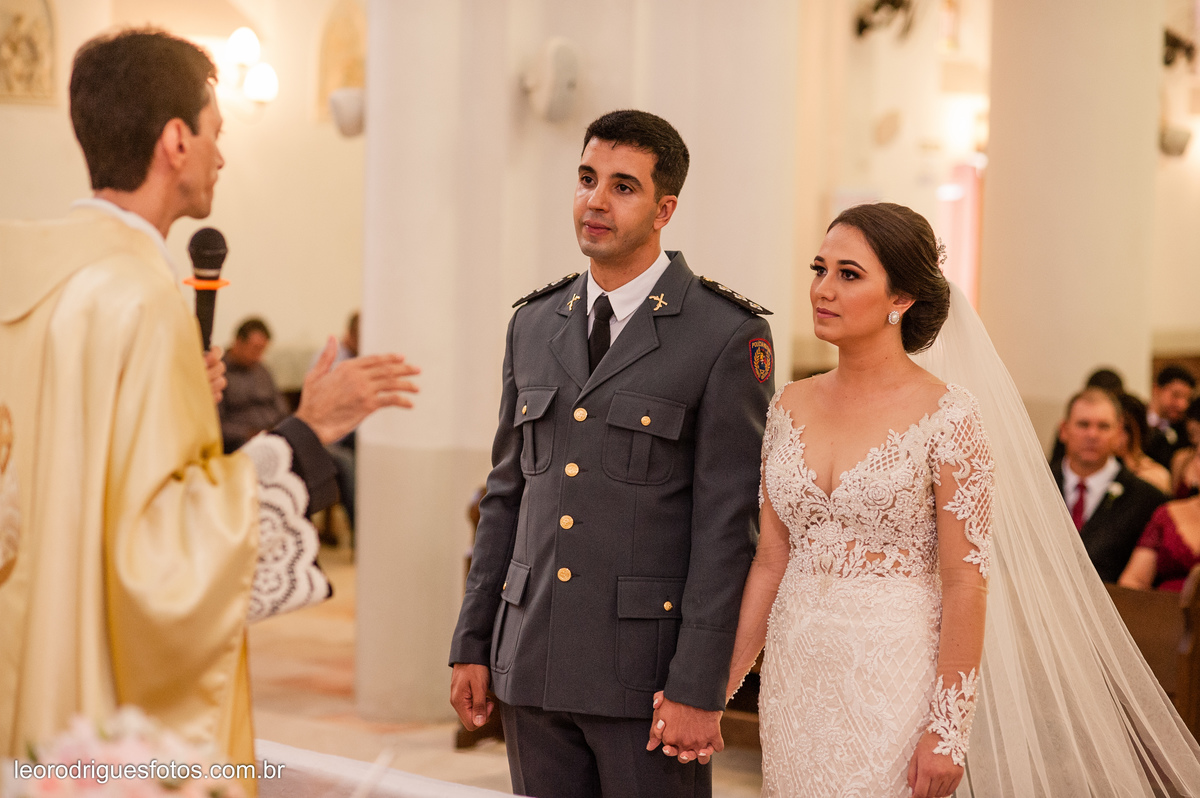 wedding, casamento, making off do noivo,  making off do noiva, casamento de policial em uberaba mg, casamento igreja são domingos uberaba mg, recepção casa do folclore uberaba mg, fotos criativas de casamento