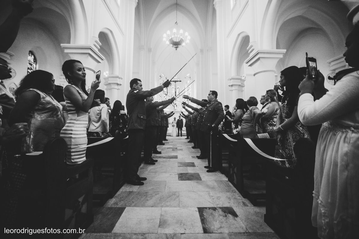 wedding, casamento, making off do noivo,  making off do noiva, casamento de policial em uberaba mg, casamento igreja são domingos uberaba mg, recepção casa do folclore uberaba mg, fotos criativas de casamento