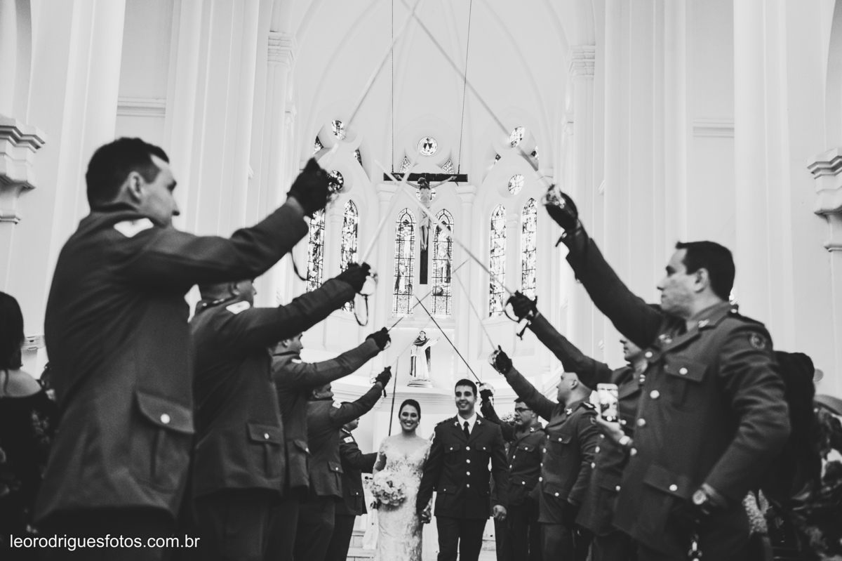 wedding, casamento, making off do noivo,  making off do noiva, casamento de policial em uberaba mg, casamento igreja são domingos uberaba mg, recepção casa do folclore uberaba mg, fotos criativas de casamento
