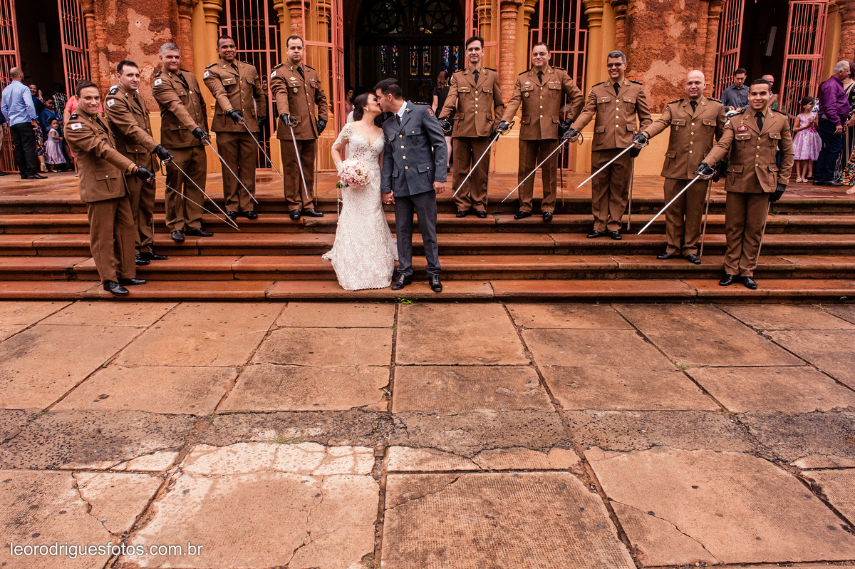 wedding, casamento, making off do noivo,  making off do noiva, casamento de policial em uberaba mg, casamento igreja são domingos uberaba mg, recepção casa do folclore uberaba mg, fotos criativas de casamento